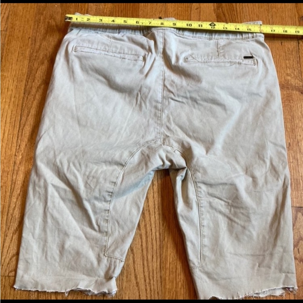 Bulldog drawstring shorts. - Picture 6 of 6